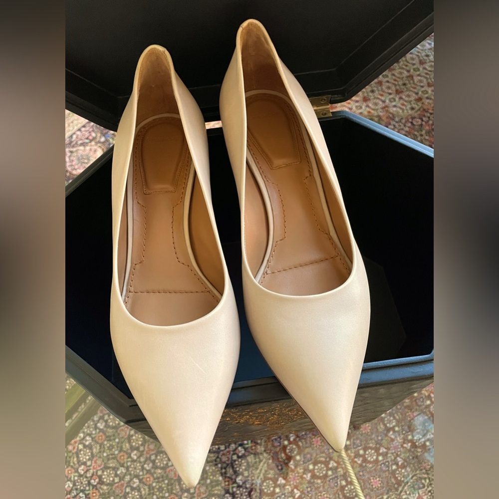 New W/O Tags Givenchy Beige Pumps size 9.5